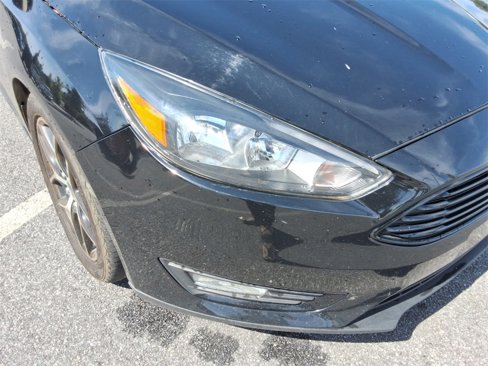 Used 2018 Ford Focus SE w/ SE Appearance Package image 11