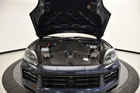 Certified 2024 Porsche Cayenne S image 13