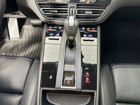 Certified 2024 Porsche Macan w/ Premium Plus Package image 24