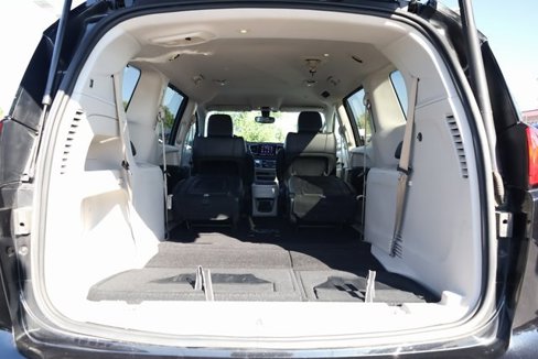 Used 2018 Chrysler Pacifica Touring-L image 27