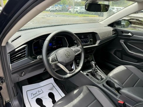 Used 2022 Volkswagen Jetta SE image 3