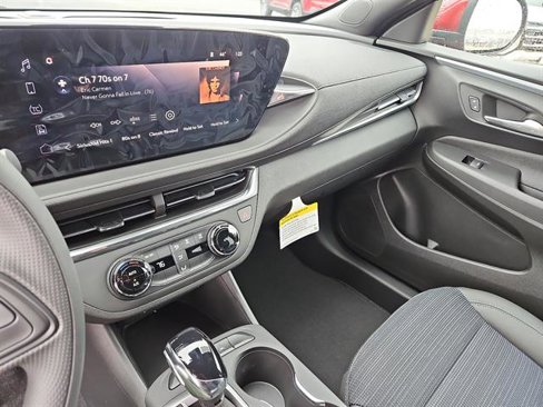 New 2025 Buick Envista Preferred image 11