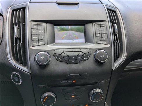 Used 2017 Ford Edge SE image 12