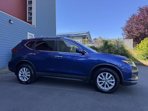 Used 2019 Nissan Rogue S image 2