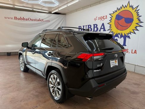 Used 2019 Toyota RAV4 XLE Premium image 12