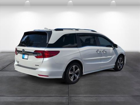 Certified 2018 Honda Odyssey Touring image 5