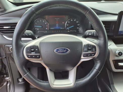 Used 2022 Ford Explorer XLT image 29