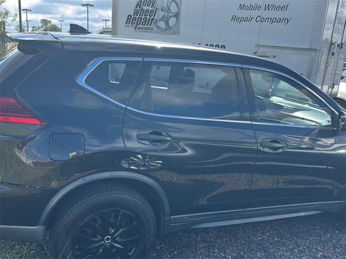 Used 2017 Nissan Rogue S image 7