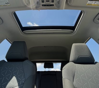 Used 2022 Toyota RAV4 XLE image 15