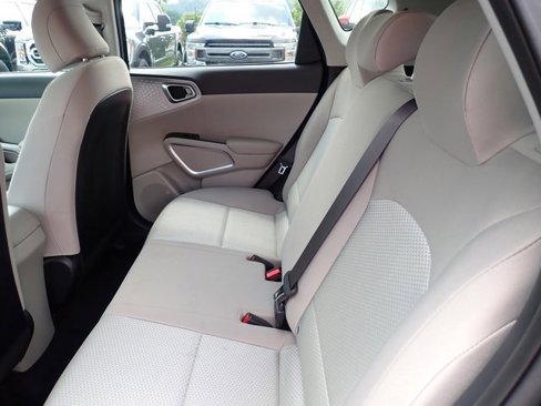 Used 2022 Kia Soul LX image 17