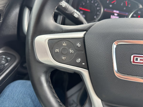 Used 2023 GMC Terrain SLT image 17