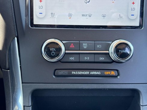 Used 2024 Ford Edge Titanium image 14