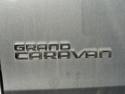 Used 2019 Dodge Grand Caravan SE w/ UConnect Hands-Free Group image 18