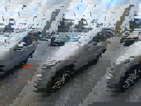 Used 2014 Jeep Cherokee Latitude image 1