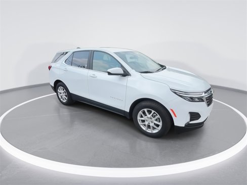 Used 2023 Chevrolet Equinox LT w/ Driver Convenience Package image 2
