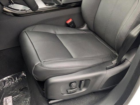 Used 2025 Land Rover Range Rover Velar S image 4
