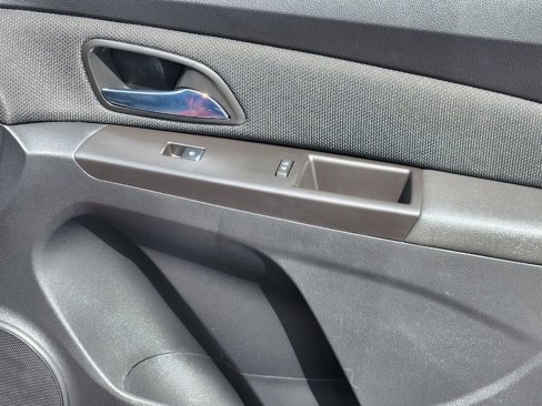 Used 2015 Chevrolet Cruze LT image 21