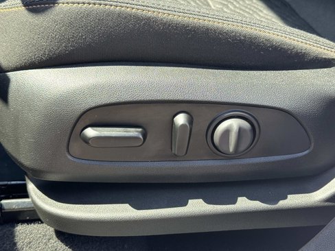 Used 2020 Chevrolet Equinox LT image 16