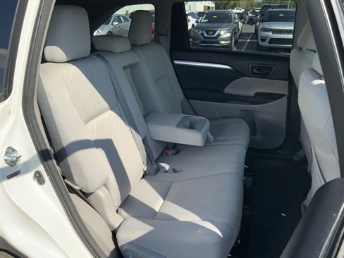 Used 2014 Toyota Highlander LE image 52