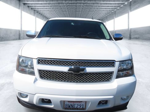 Used 2013 Chevrolet Suburban LTZ image 2