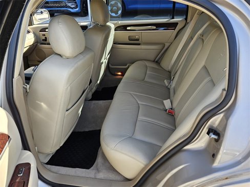 Used 2008 Lincoln Town Car Signature Limited image 5