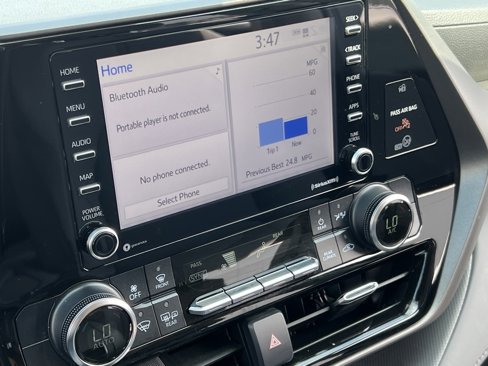 Used 2021 Toyota Highlander L image 24
