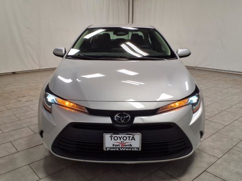 Used 2023 Toyota Corolla LE image 2