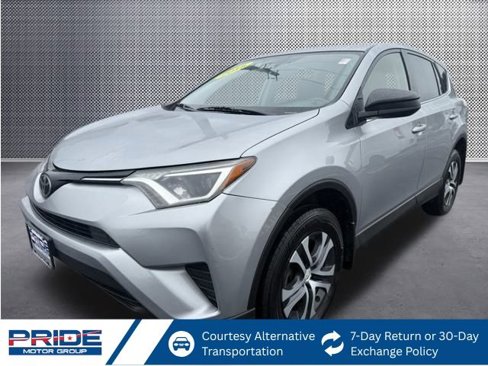 Used 2018 Toyota RAV4 LE image 1