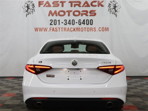 Used 2017 Alfa Romeo Giulia AWD image 5