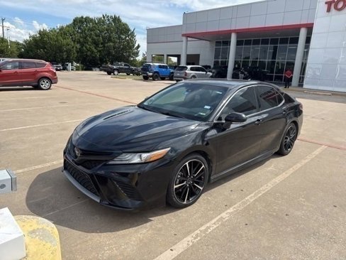 Used 2018 Toyota Camry image 3