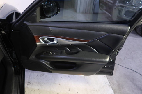 Used 2015 INFINITI Q70 5.6 image 27