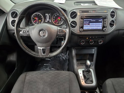 Used 2015 Volkswagen Tiguan S image 9