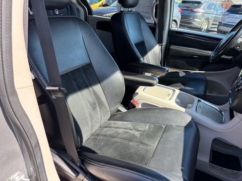 Used 2018 Dodge Grand Caravan SXT image 20