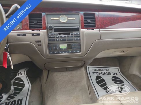 Used 2004 Lincoln Town Car Signature image 27
