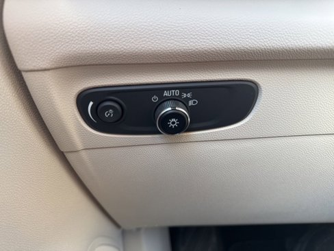 Used 2022 Buick Envision Essence w/ Safety Package image 23