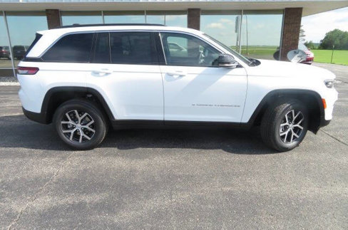 New 2025 Jeep Grand Cherokee Limited image 1