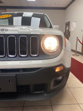 Used 2015 Jeep Renegade Latitude w/ Popular Equipment Group image 27