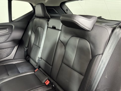 Certified 2023 Volvo XC40 B5 Plus w/ Climate Package image 13
