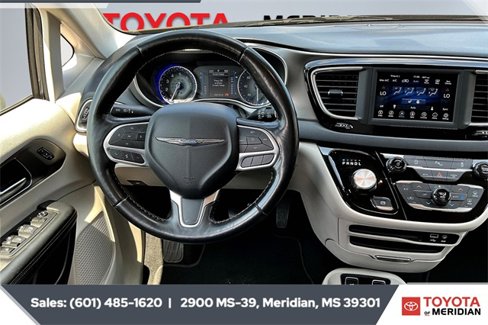 Used 2020 Chrysler Pacifica Touring-L image 5