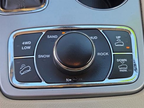 Used 2020 Jeep Grand Cherokee Overland image 11