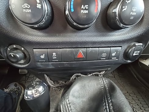 Used 2014 Jeep Wrangler Unlimited Sahara image 22