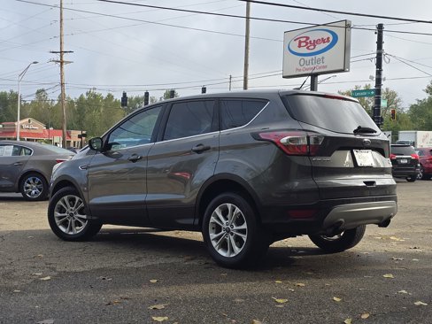 Used 2017 Ford Escape SE image 5