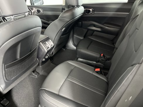 Used 2023 Kia Sorento EX image 16