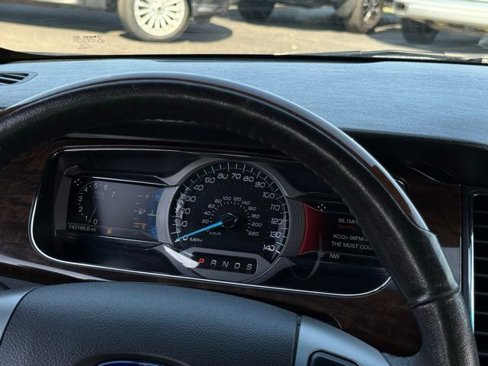 Used 2017 Ford Taurus Limited image 10