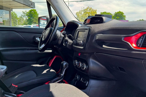 Used 2017 Jeep Renegade Trailhawk image 11