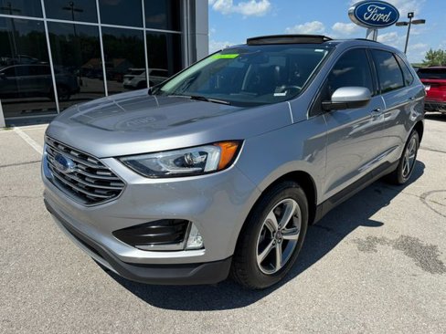 Used 2021 Ford Edge SEL w/ Convenience Package image 3