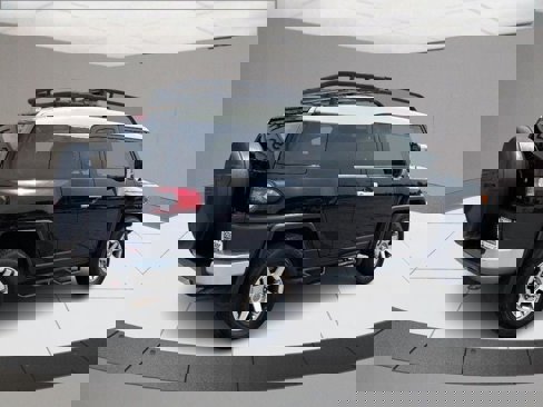 Used 2014 Toyota FJ Cruiser 2WD w/ Convenience Package image 3