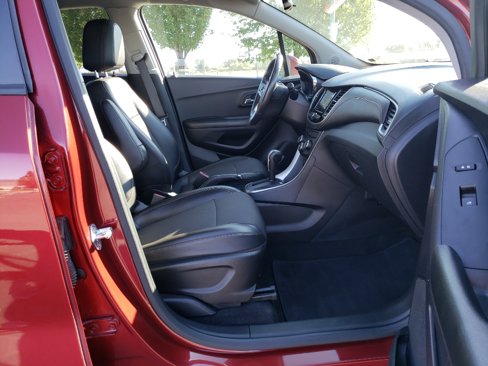 Used 2022 Chevrolet Trax LT w/ LT Convenience Package image 23