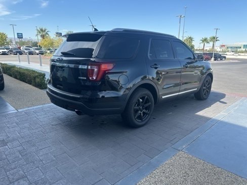 Used 2018 Ford Explorer XLT w/ Equipment Group 202A image 5