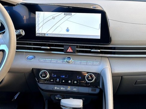 Used 2024 Hyundai Elantra SEL image 21